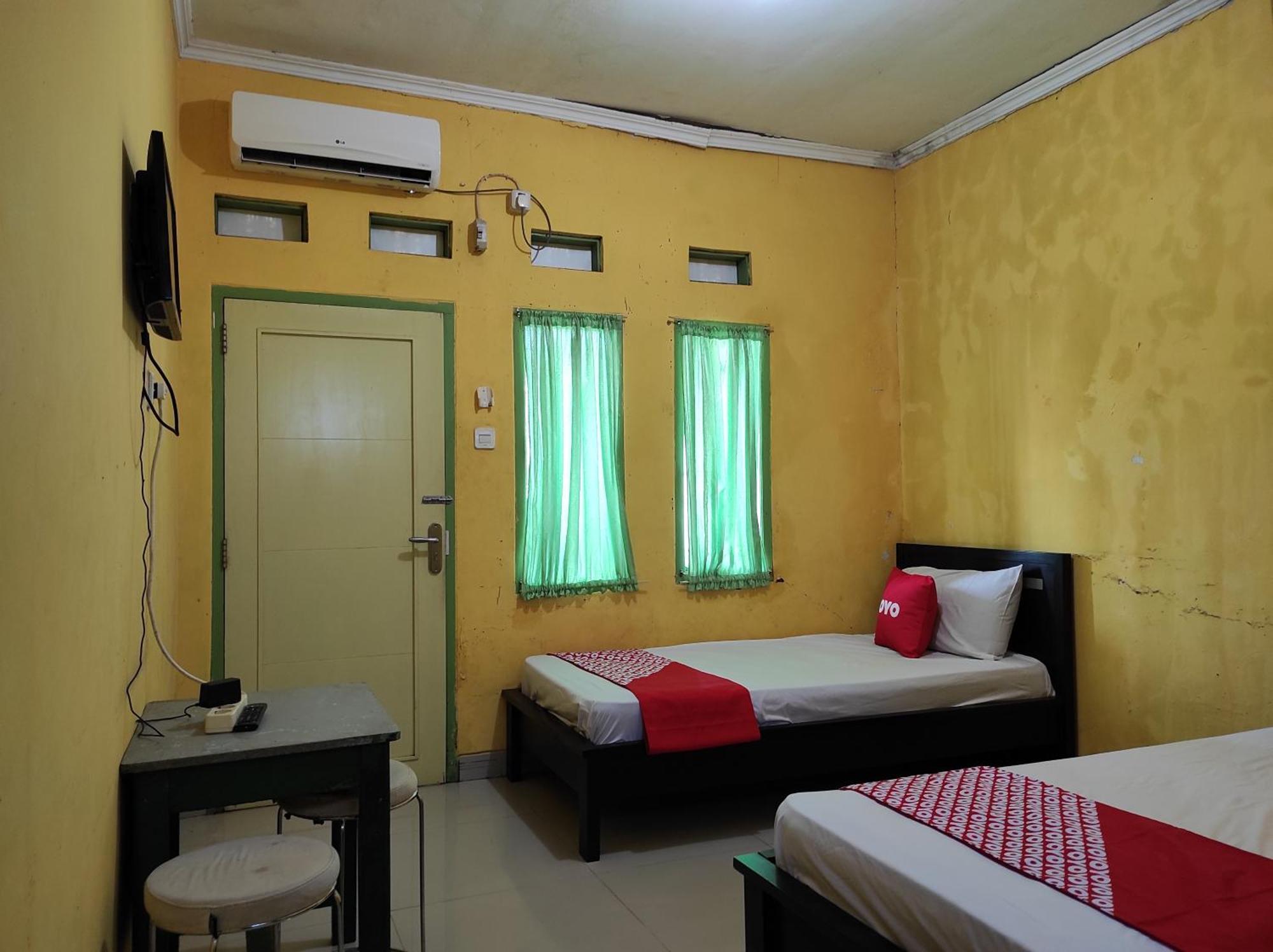 Oyo 90333 Wisma Tenang Jaya Syariah Majalengka Exterior foto