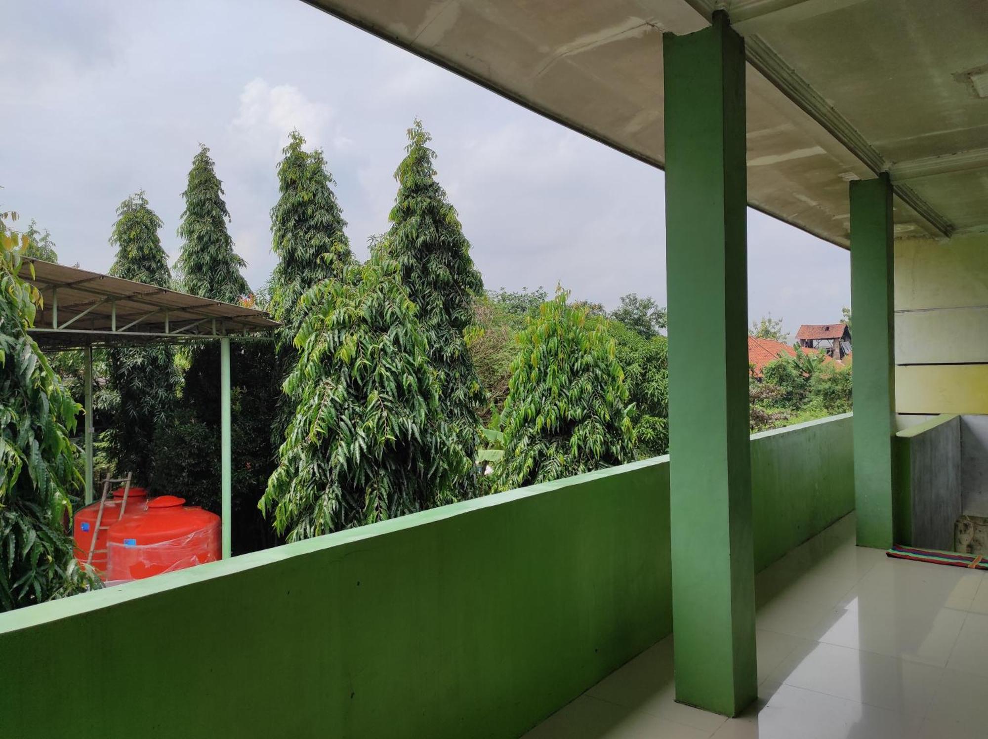 Oyo 90333 Wisma Tenang Jaya Syariah Majalengka Exterior foto