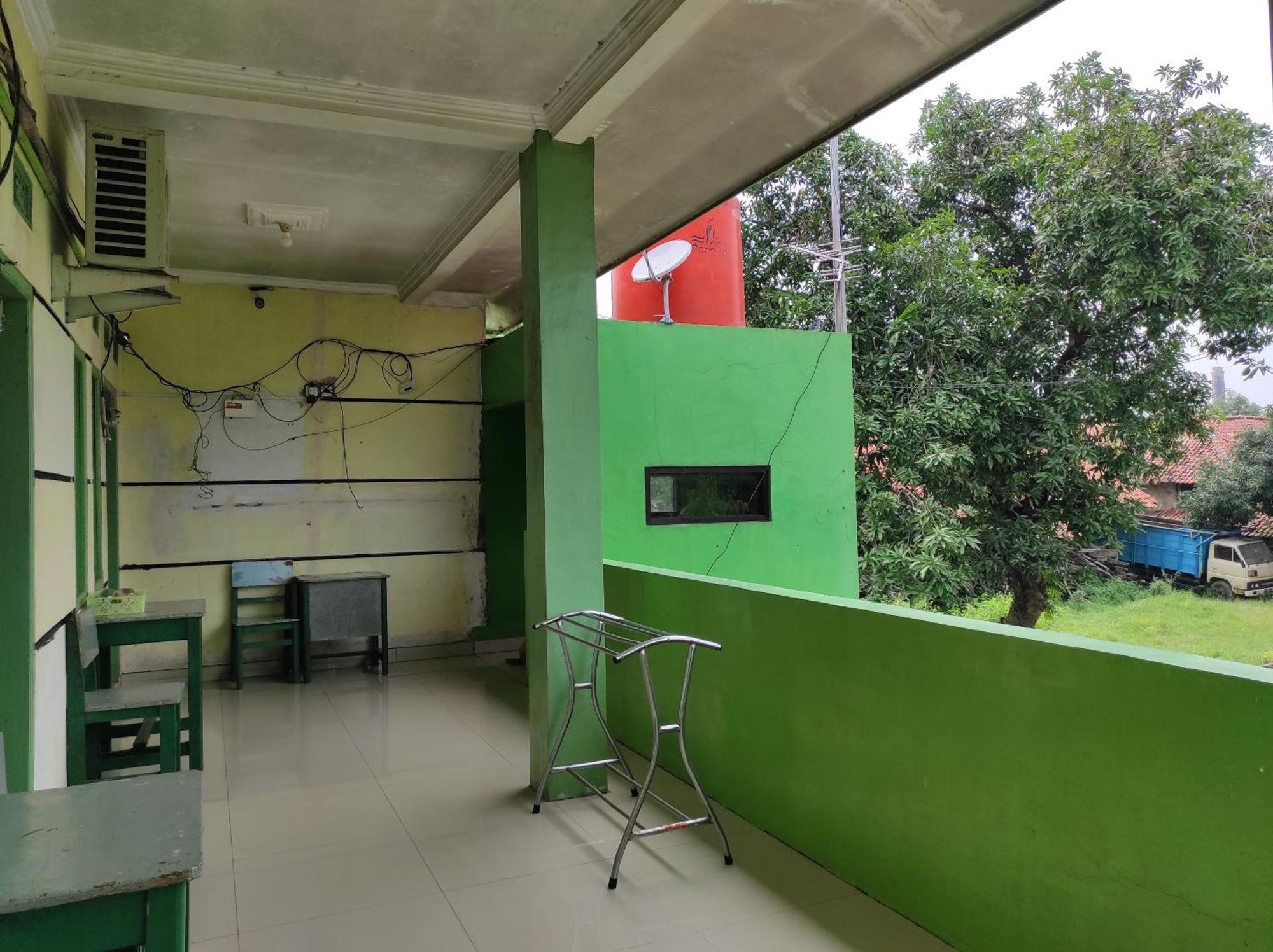 Oyo 90333 Wisma Tenang Jaya Syariah Majalengka Exterior foto